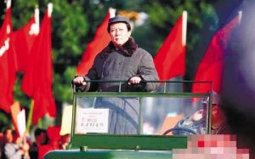 毛泽东阅兵："建国大业"拍摄直播 唐国强阅兵陈凯歌指挥(组图)